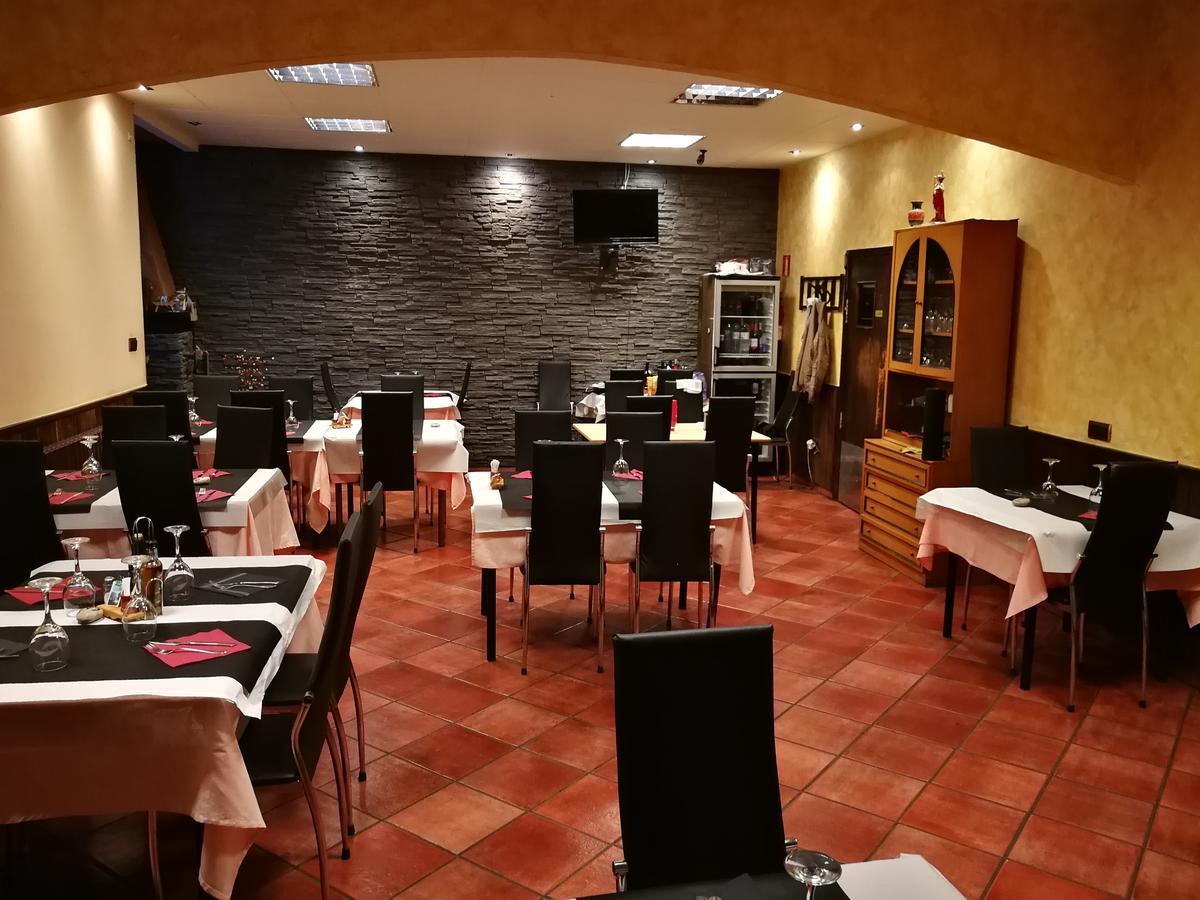 Hostal Escarla Aren Zewnętrze zdjęcie