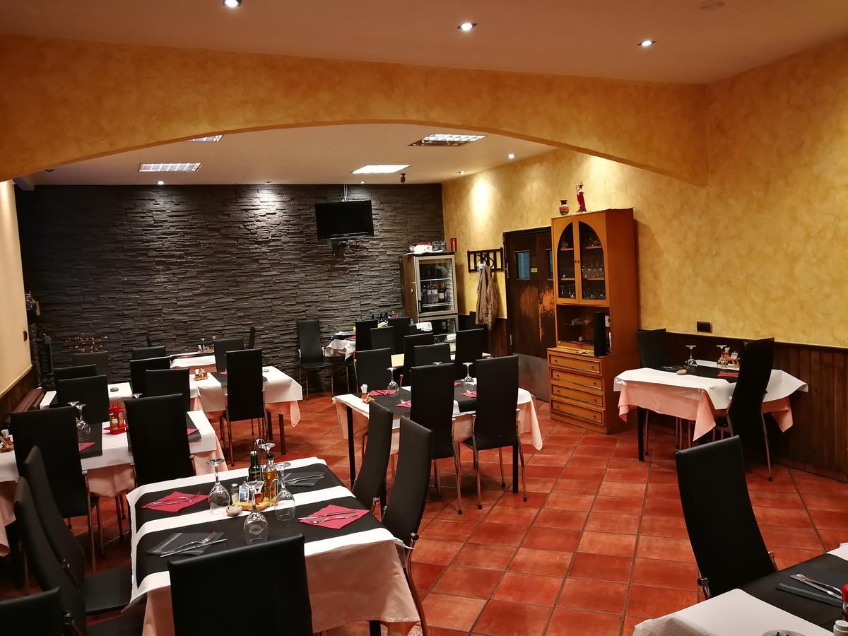 Hostal Escarla Aren Zewnętrze zdjęcie