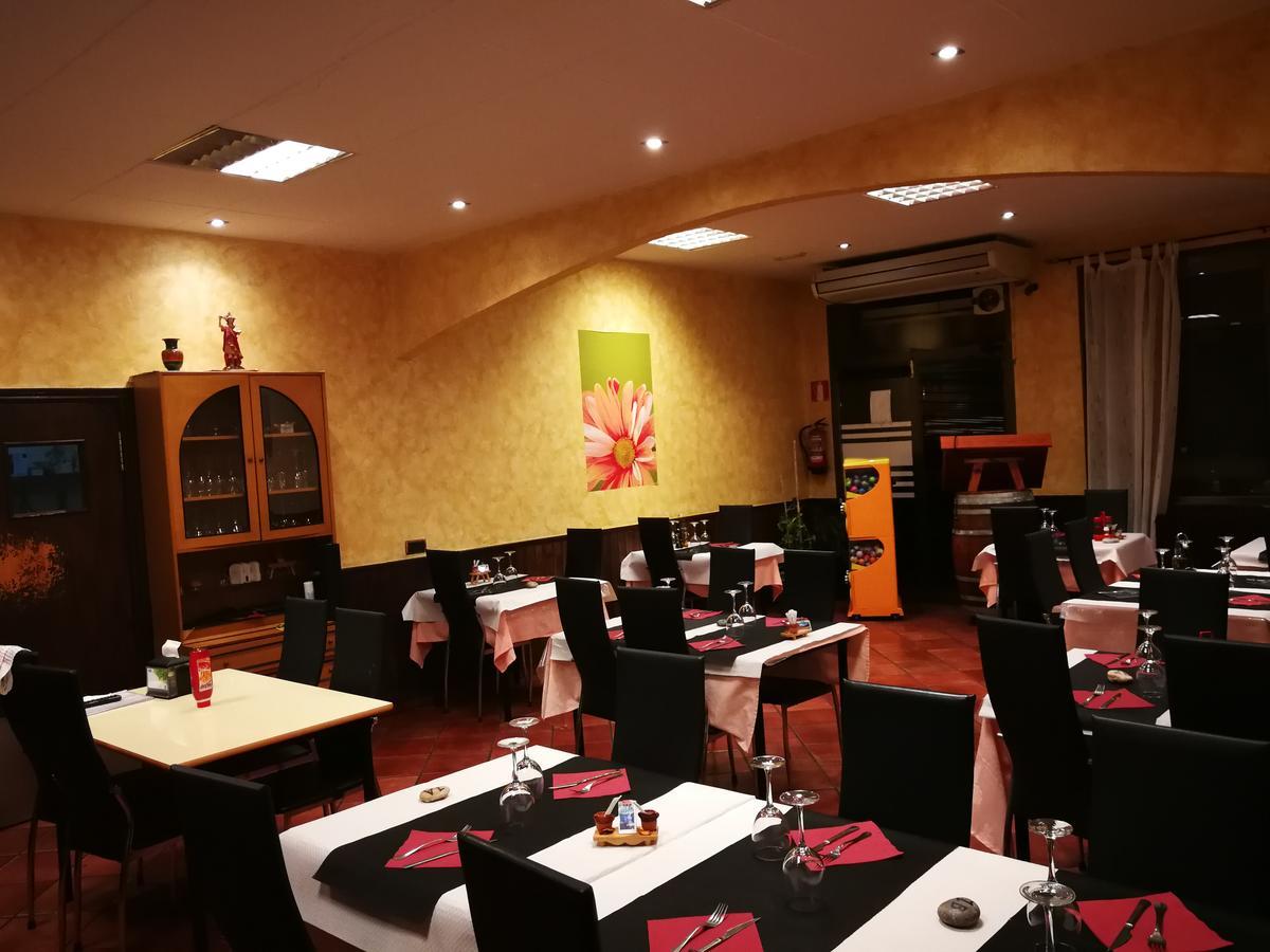 Hostal Escarla Aren Zewnętrze zdjęcie